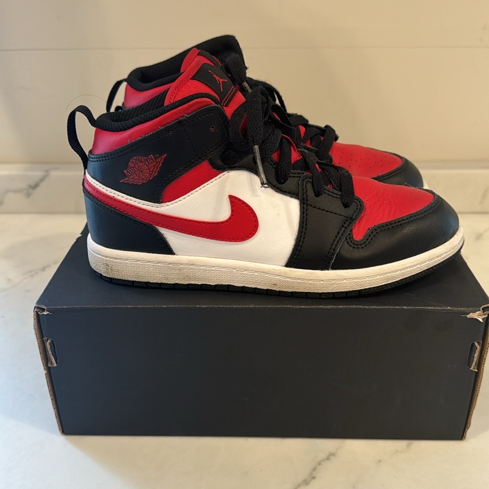 Nike Jordan Air 1 Mid GS Black/Fire Red-white - size 3